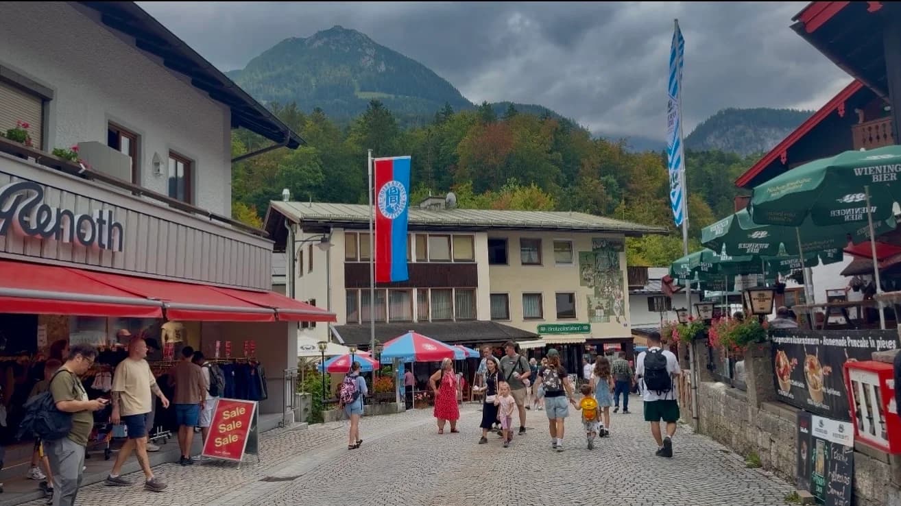 Königssee Seelände in the evening with the waterfront busy after Malerwinkel