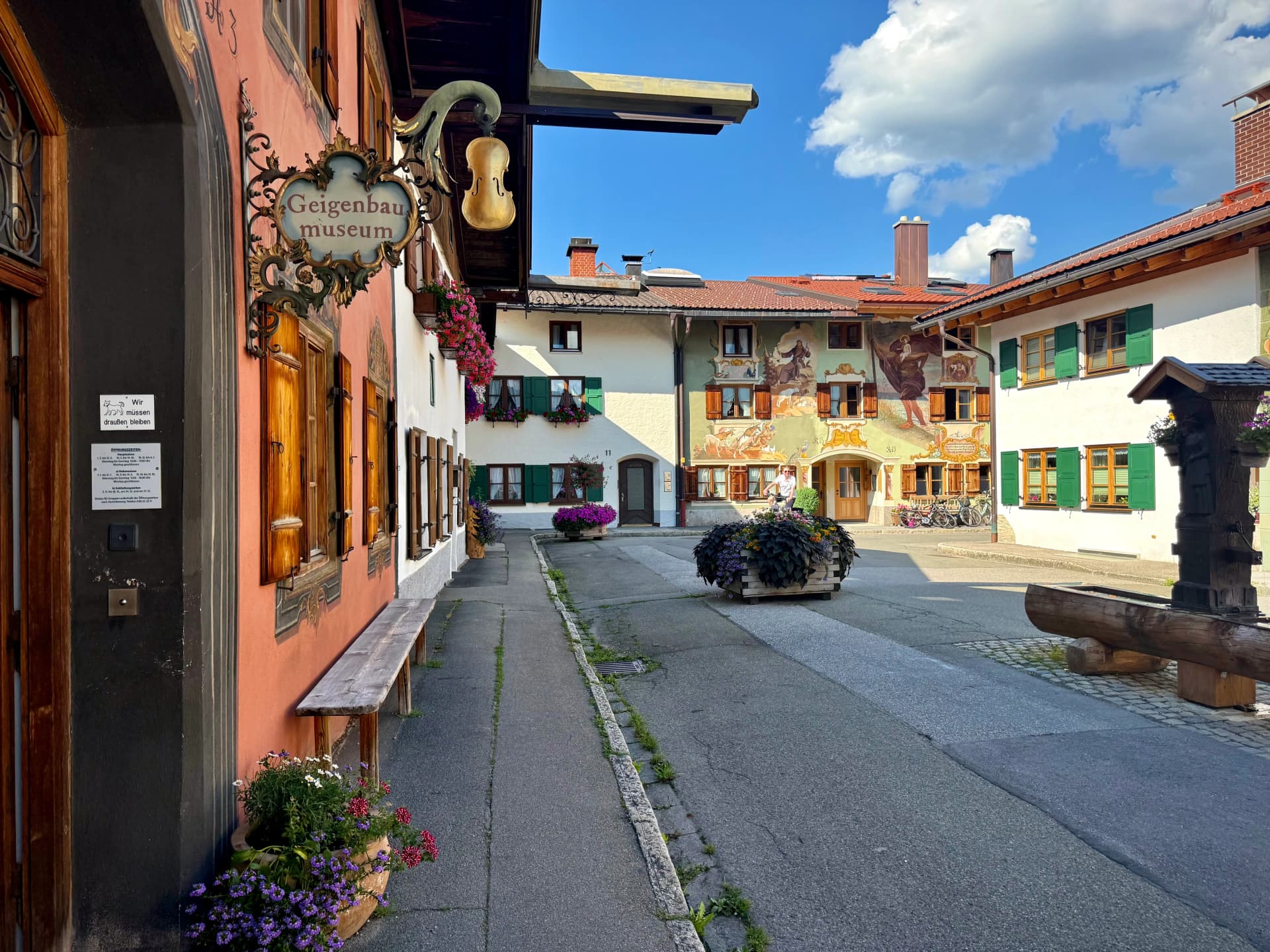 Geigenbaumuseum street