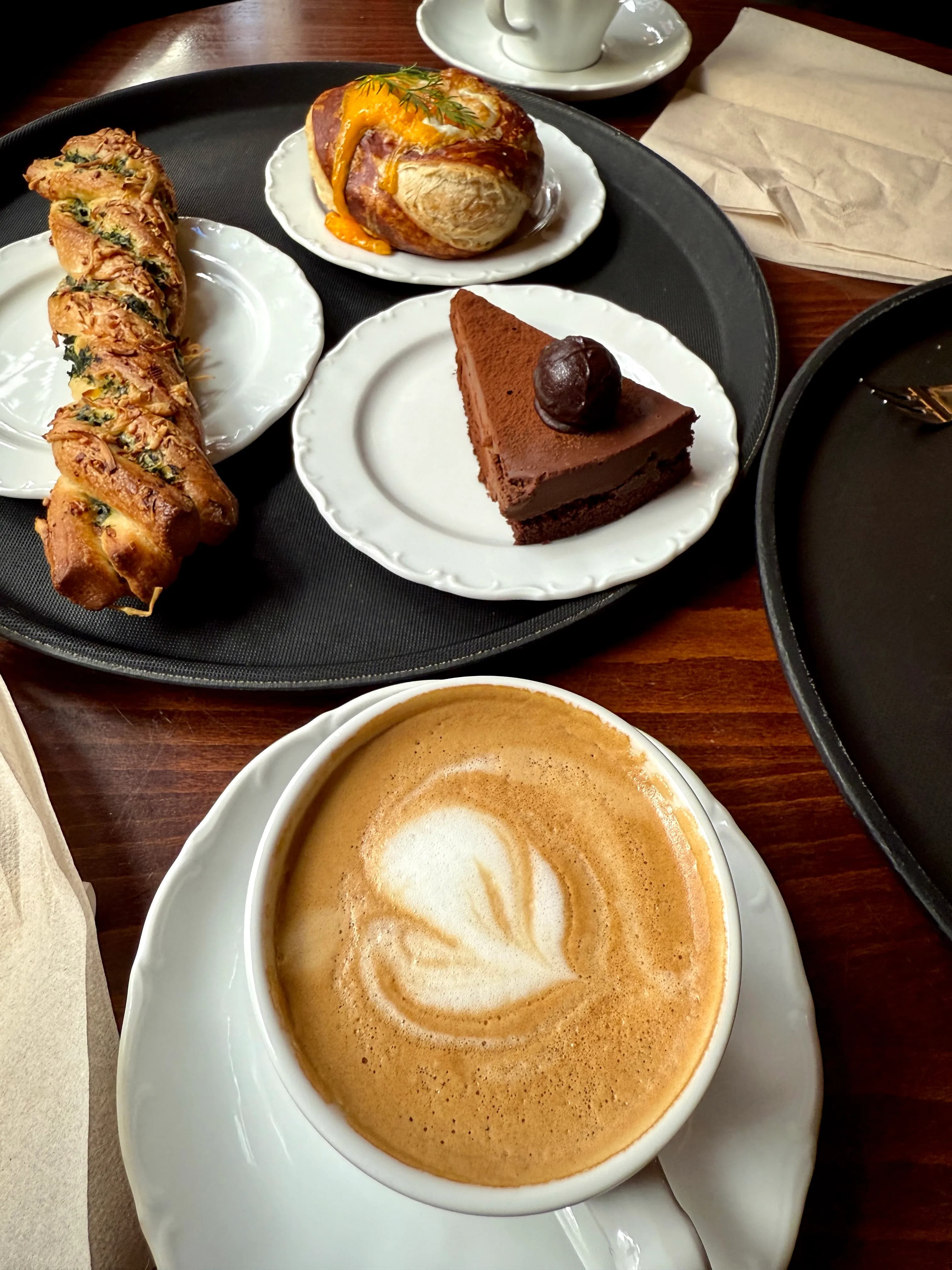 Café Maiasmokk breakfast