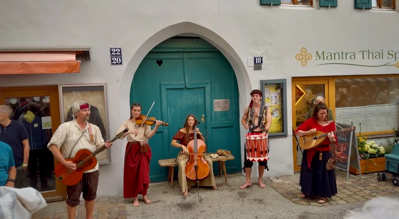 Barefoot musicians