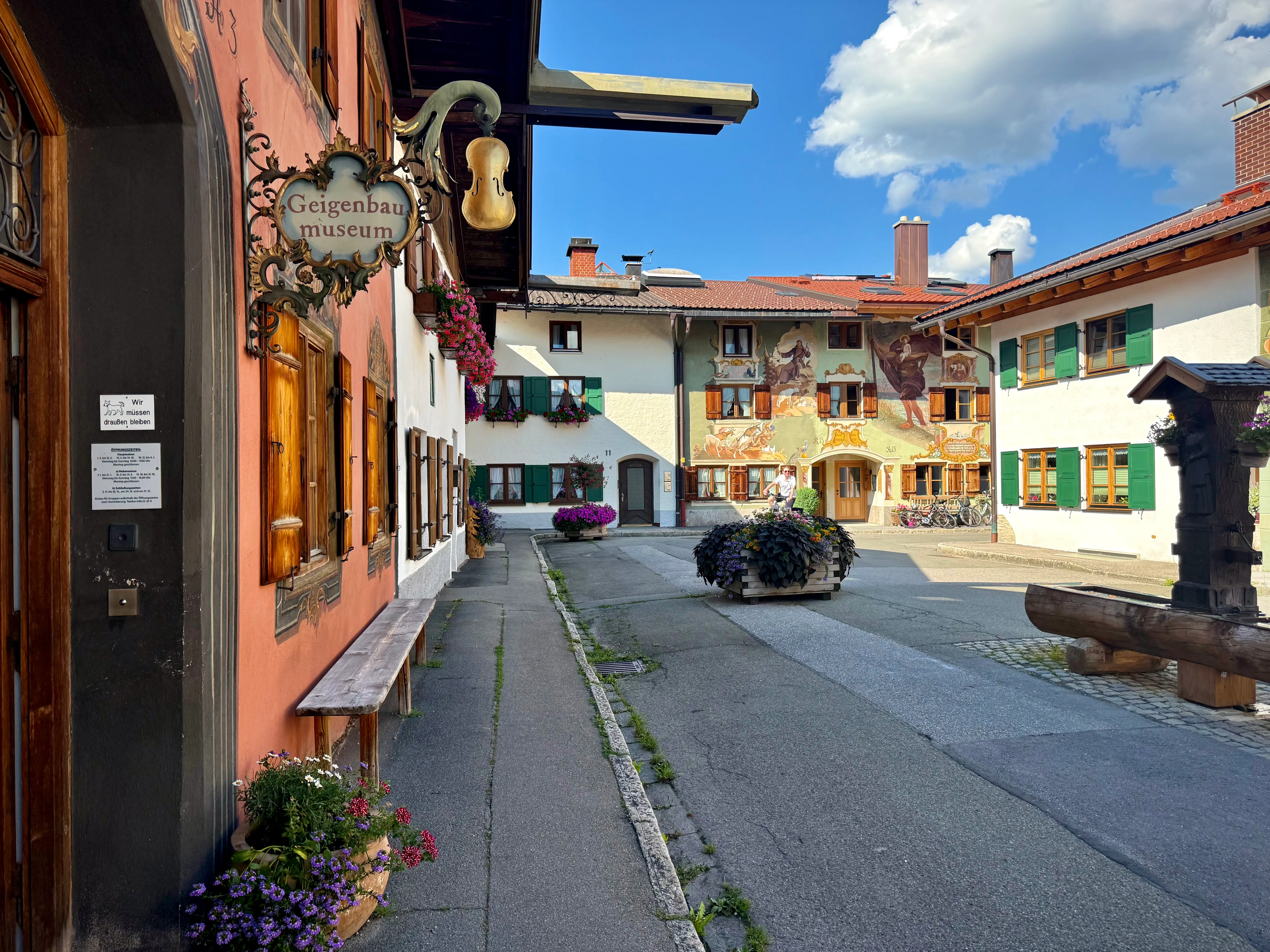 Geigenbaumuseum street