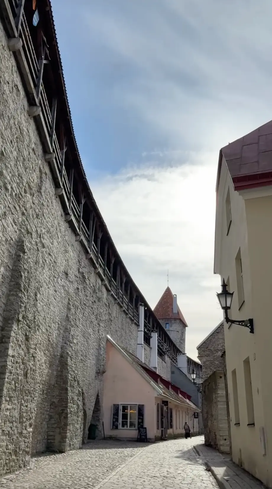 Munkadetagune Torn - Medieval tower on city wall